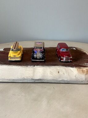 Set of 3 Vintage Style Diecast Toy Cars - Yellow, Black, Red 1:32